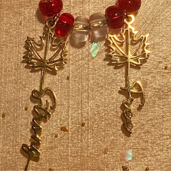 🇨🇦 Strong & Free Necklace 🇨🇦 - Picture 7 of 13